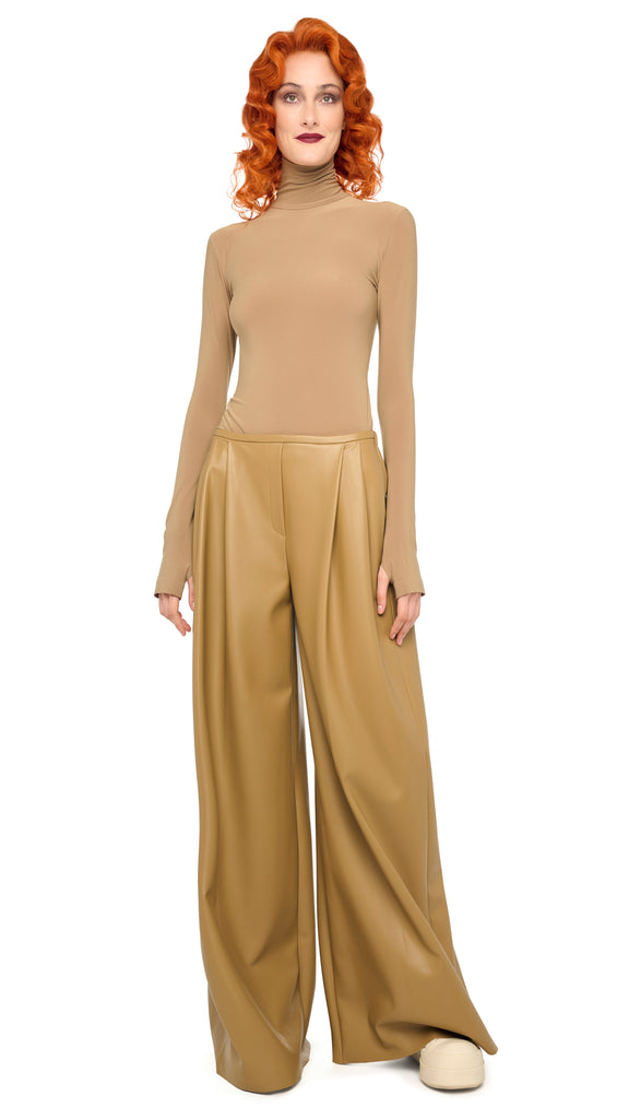 SLIM FIT LONG SLEEVE TURTLE TOP – Camel – Norma Kamali