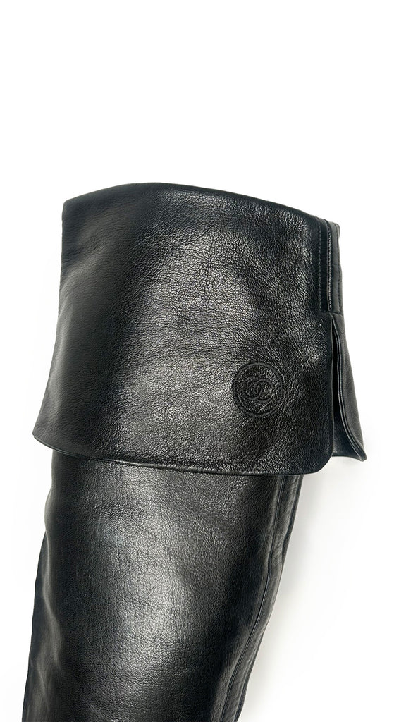 CHANEL INTERLOCKING CC LOGO CALFSKIN RIDING BOOTS – Black – Norma